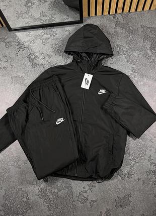 Чорний чоловічий спортивний костюм з плащівки nike