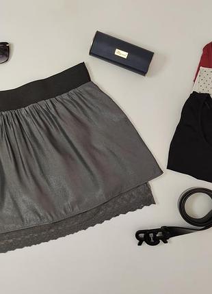 Спідниця міні cache cache атласна графітова спідничка з мереживом l/xl