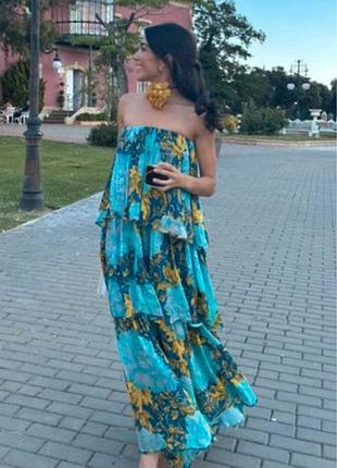 Ефектна яскрава сукня zara