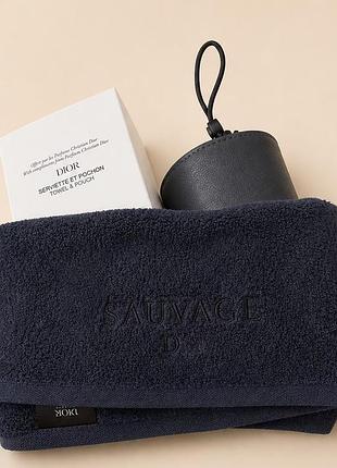 Подарунковий набір від dior - рушник(30/30) і чохол із серії sauvage. оригінал