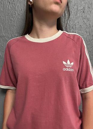Жіноча футболка adidas,розмір s-m,рожевого кольору,оригінал