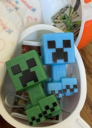 Фигурки kinder joy minecraft (creeper, крепежирь)