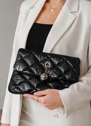 Шкіряна  жіноча вінтажна   сумка чорна з підвіскою chanel
