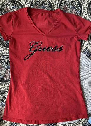 Жіноча червона футболка guess
