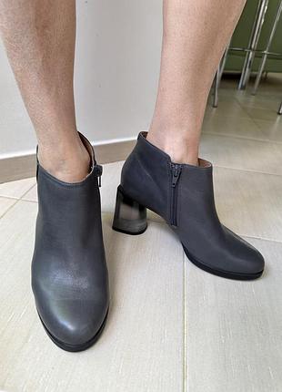 Продам шкіряні черевики camper