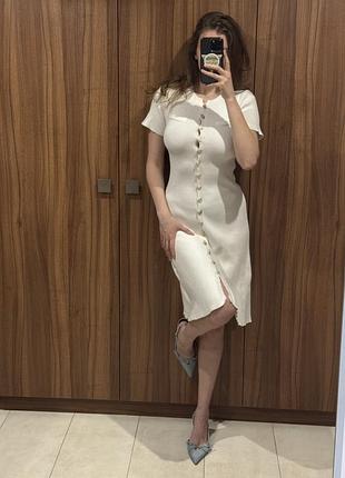 Трикотажна сукня chloe midi з ґудзиками від ivina boutique