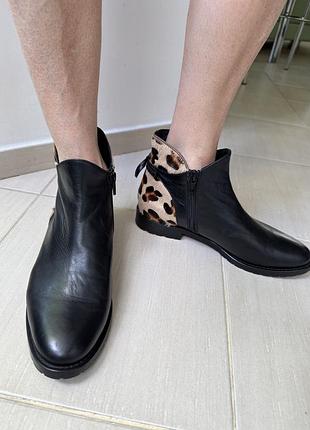 Продам шкіряні чоботи moda di fausto