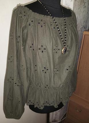 Шикарное бохо хаки укороченная блузка топ с прошвой объемным рукавом открытыми плечами h&amp;m