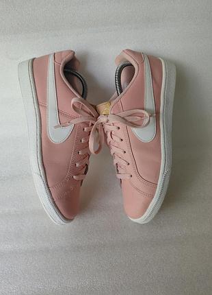 Nike модель 749867-602 идеальное состояние 39 р