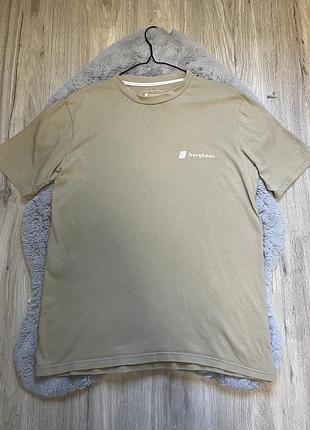 Berghaus футболка сзаді біг лого