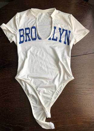 Боді футболка brooklyn shein