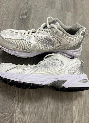 Жіночі кросівки new balance 40