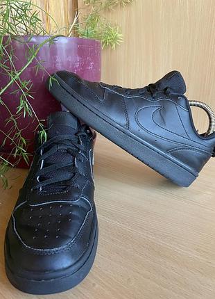 Кросівки  nike court borough розмір 38,5 устілка 24 см.