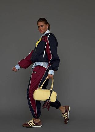 Костюм miu miu у спортивному стильному стилі бордо з темним