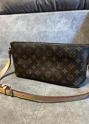Жіноча сумка на плече в стилі відомого бренду, коричнева monogram