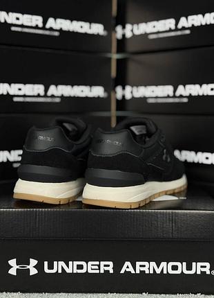 Under armour essential runner black beige 5
