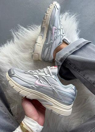 Кроссовки женские nike initiator silver