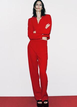 Красный брючный костюм zara.