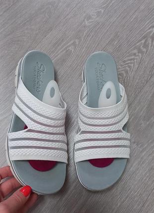 Женские шлепанцы skechers