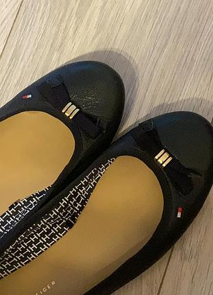 Балетки tommy hilfiger 39 розміру,шкіряні,в ідеальному стані