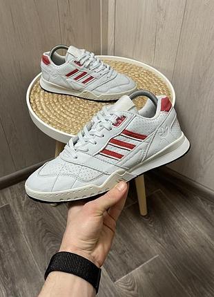 Жіночі кросівки adidas a.r trainer 38.5р.