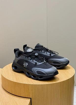 Чоловічі спортивні кросівки on running x loewe cloudventure  сірого кольору