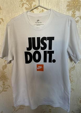 Чоловіча біла футболка nike прямого крою