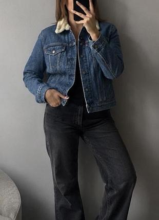 Levi’s утеплена джинсова куртка sherpa, розмір m-s