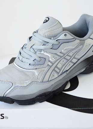 Asics серые 10