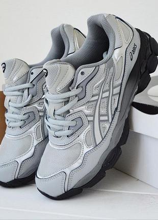 Asics серые