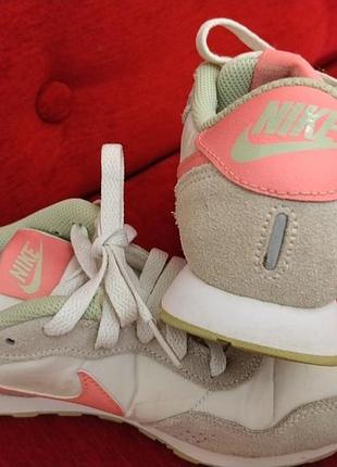 Кроссовки nike для девочки 22.5 см вставки из натуральной замши