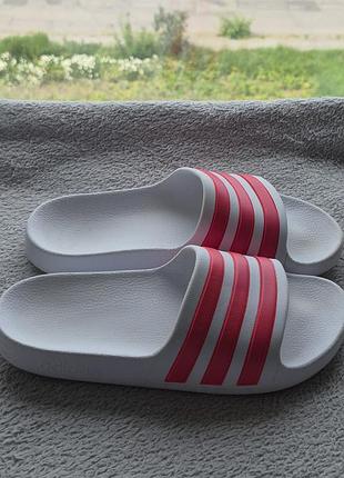 Шльопанці 34р. adidas