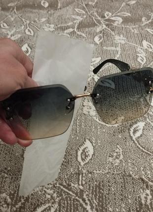 Продам новые солнцезащитные очки.