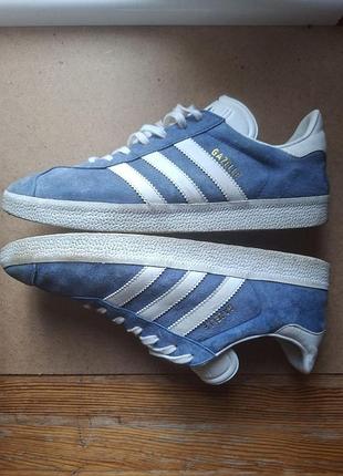 Оригінальні adidas gazelle в стильному блакитному кольорі з замшевим верхом