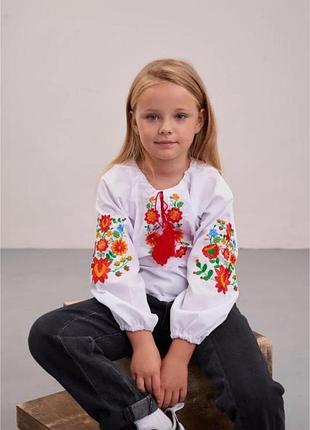 Яскрава вишиванка для дівчинки