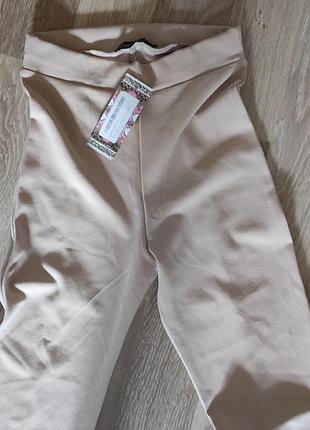 Брюки-легинсы классические бежевого цвета xs-s boohoo