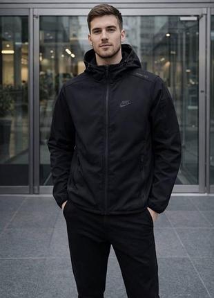 Стильна чоловіча вітровка nike з колекції tech fleece на gore tex  ідеальний варіант для ранньої весни
