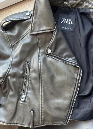 Zara шкіряна куртка хакі