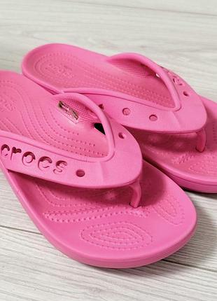 Яскраві рожеві в'єтнамки crocs baya flip (оригінал)