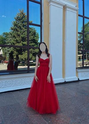 Червона випускна сукня