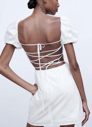 Манящее платье с вышивкой zara