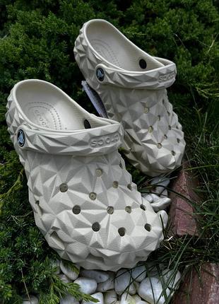 Дитячі крокси сабо crocs classic geometric kids crocs geometric kids bone