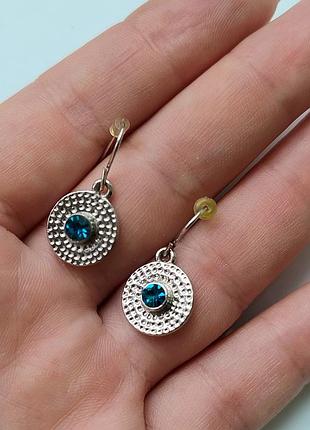 Изящные серебристые серьги с синими кристаллами (акцентные, легкие)