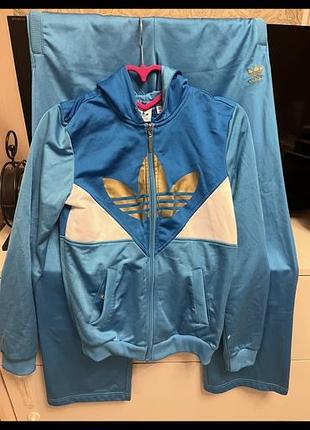 Жіночий спортивний костюм adidas, 34 розмір