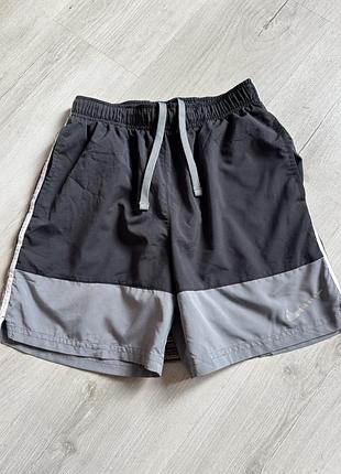 Підліткові шорти  nike dri-fit 10-12років