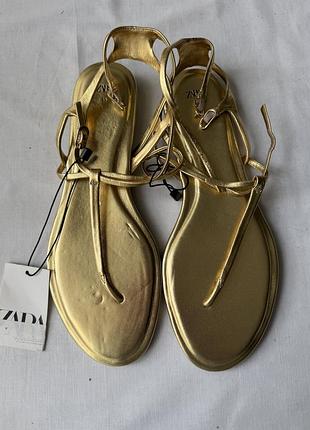 Золоті металізовані шкіряні сандалі zara 39
