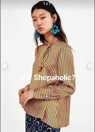 Яскрава геометрична блуза з краваткою-бантом у стилі zara