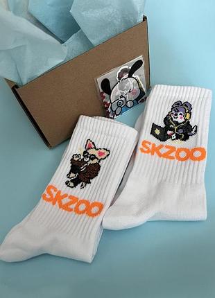 Носки skzoo( размер 36-40) + 5 стикеров фокси и чан