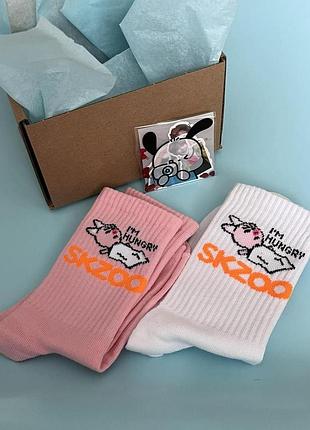 Носки skzoo( размер 36-40) + 5 стикеров dwaekki