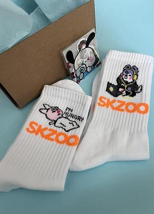 Носки skzoo( размер 36-40) + 5 стикеров двекки и чан